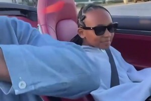 能有什么烦恼呢 勒布朗詹姆斯与女儿朱莉快乐出游！